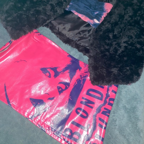 ❌SOLD❌Glamhead Blondie Vinyl Mini Skirt Med Pink - Picture 8 of 16